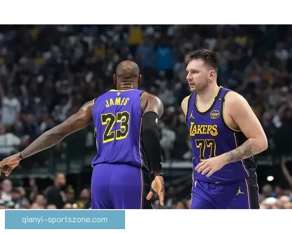 詹皇独占历史多项第一湖人球员打高尔夫合影老詹C位东契奇站边